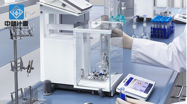 電子天平計(jì)量檢測(cè)的準(zhǔn)確性通過(guò)幾個(gè)方面來(lái)保證？