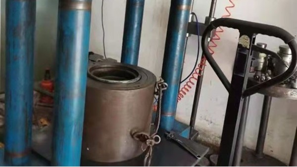 關(guān)于千斤頂?shù)男?zhǔn)周期