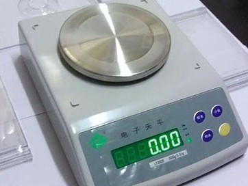 為什么電子天平在使用前要校準(zhǔn)